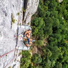 Portaledge, nuit insolite en paroi | Ardèche