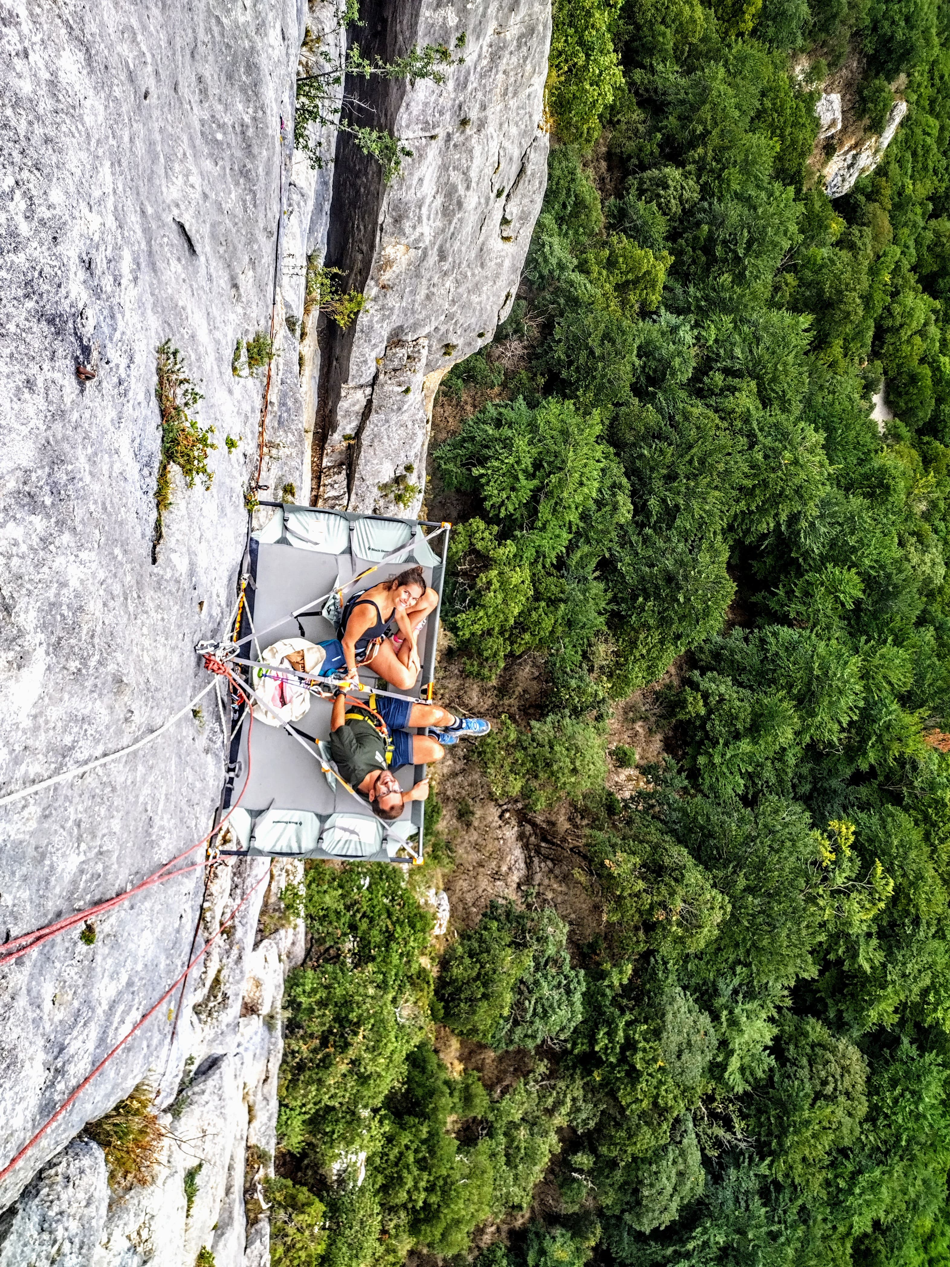 Portaledge, nuit insolite en paroi | Ardèche
